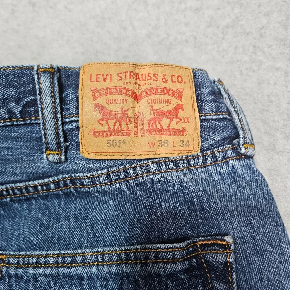 Levi's 501 Jeans Men's 38x34 *32 Button Fly Denim Blue Medium Wash Cotton Cowboy